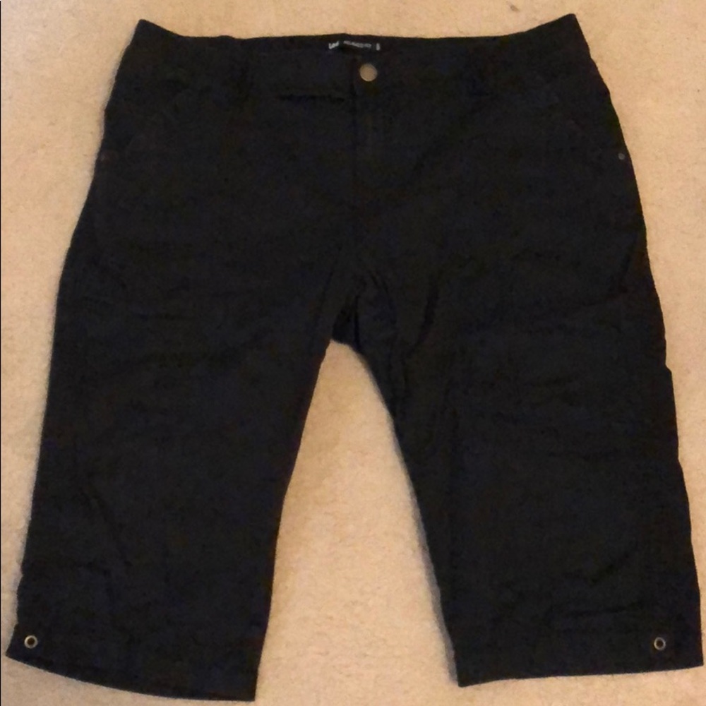 Lee Relaxed Fit Black Capris 18W